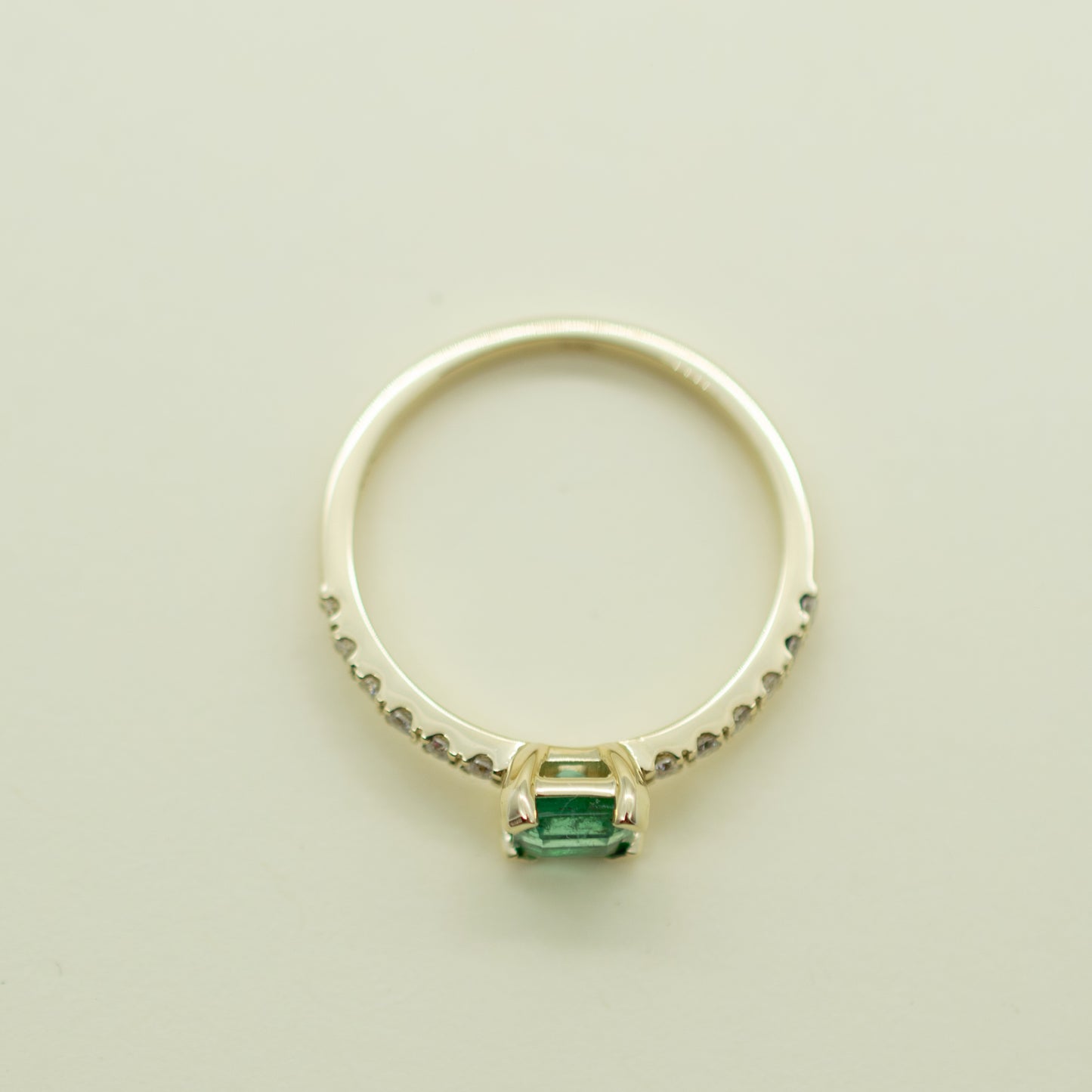 Anillo esmeralda