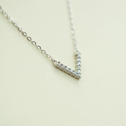 Collar V diamante natural